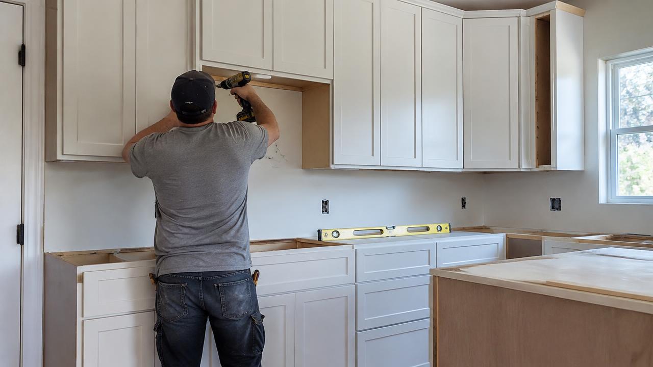 Kitchen Cabinet Cost: Linear Feet & Finish project
